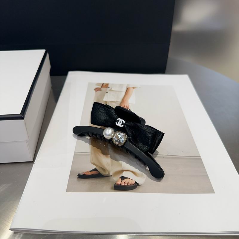 Chanel Hair grab clip hh47